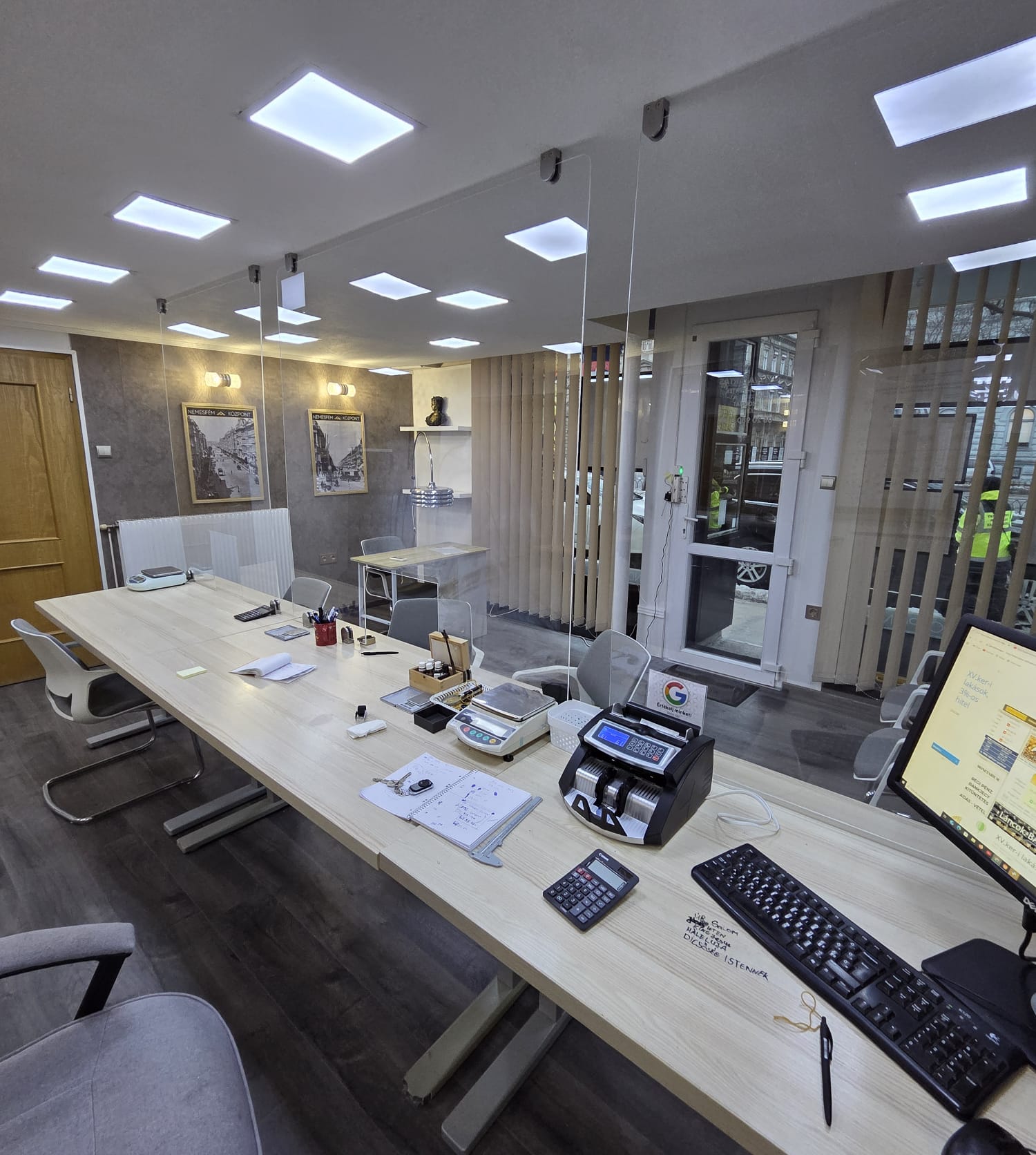 Nemesfém Központ üzlet belülről – modern értékbecslő iroda